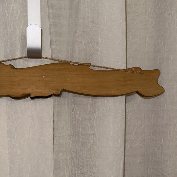 Vintage Handmade Chiseled Wood “Merry Christmas” Sign Tan Red Green - Picture 5 of 10